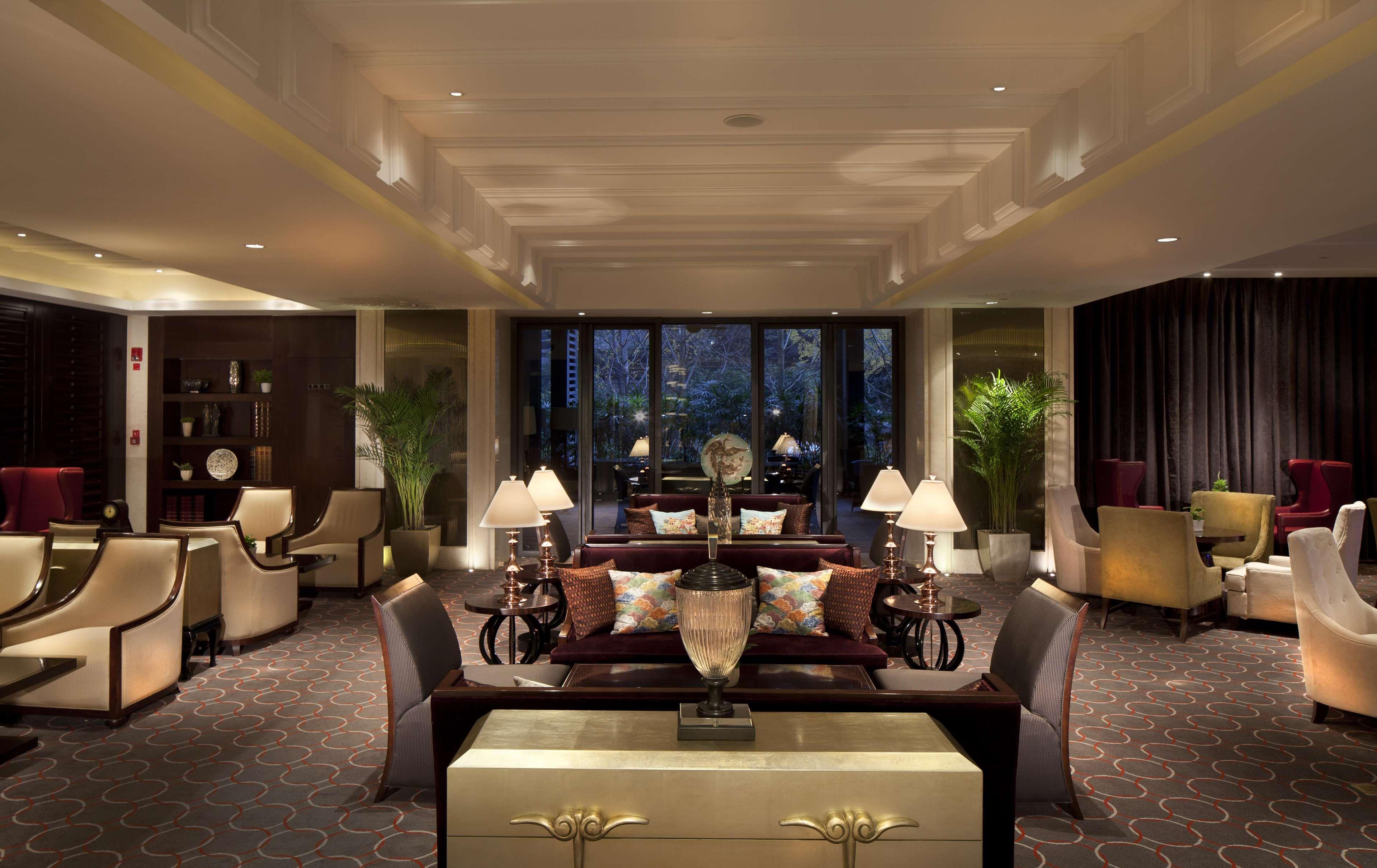 Отель Doubletree By Hilton Chongqing - Guanyinqiao Railway Station Экстерьер фото