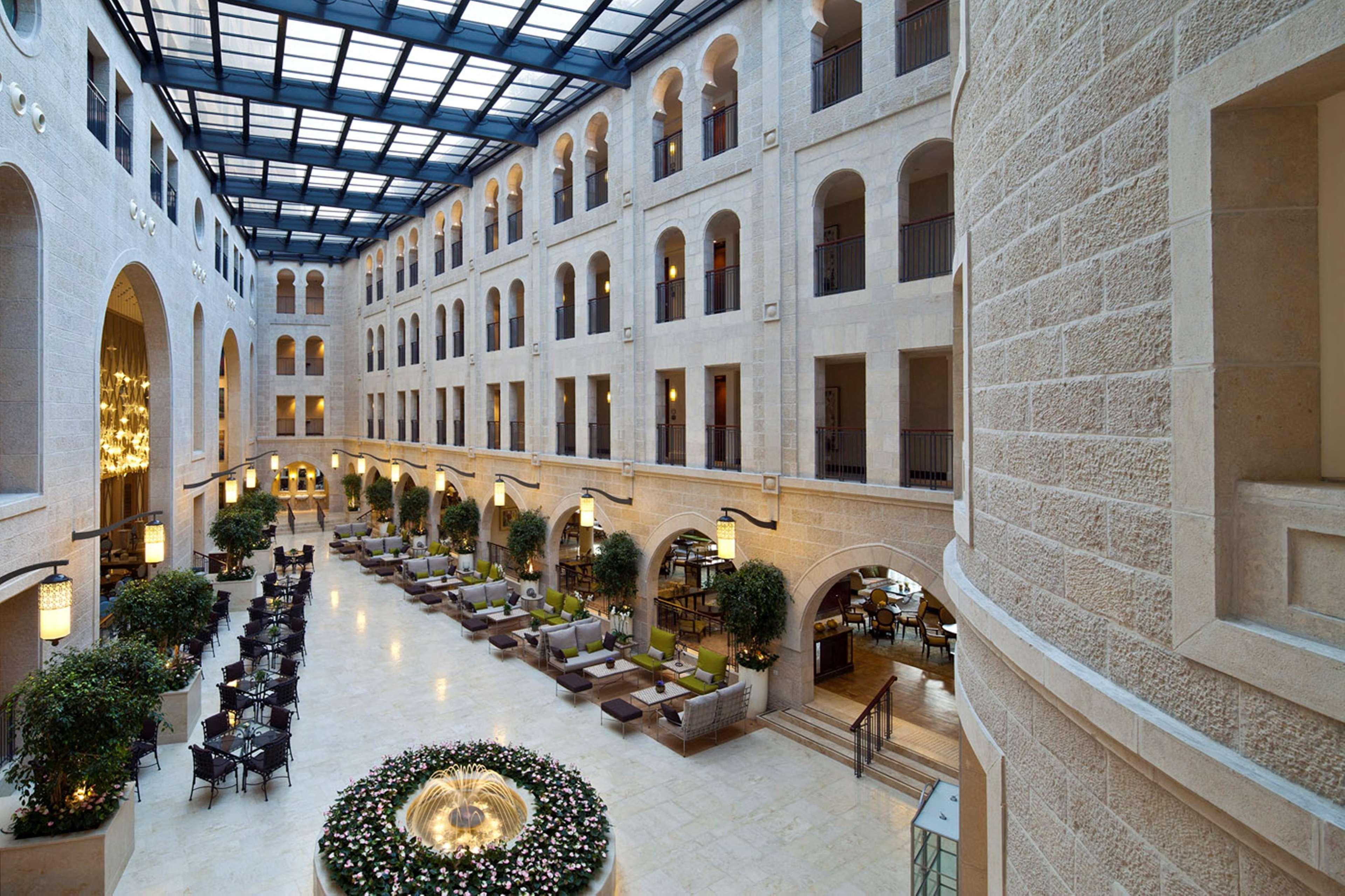 Отель Doubletree By Hilton Chongqing - Guanyinqiao Railway Station Экстерьер фото