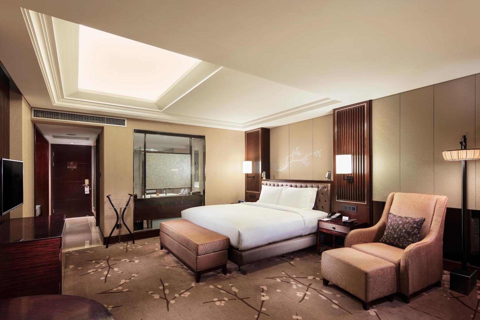 Отель Doubletree By Hilton Chongqing - Guanyinqiao Railway Station Экстерьер фото