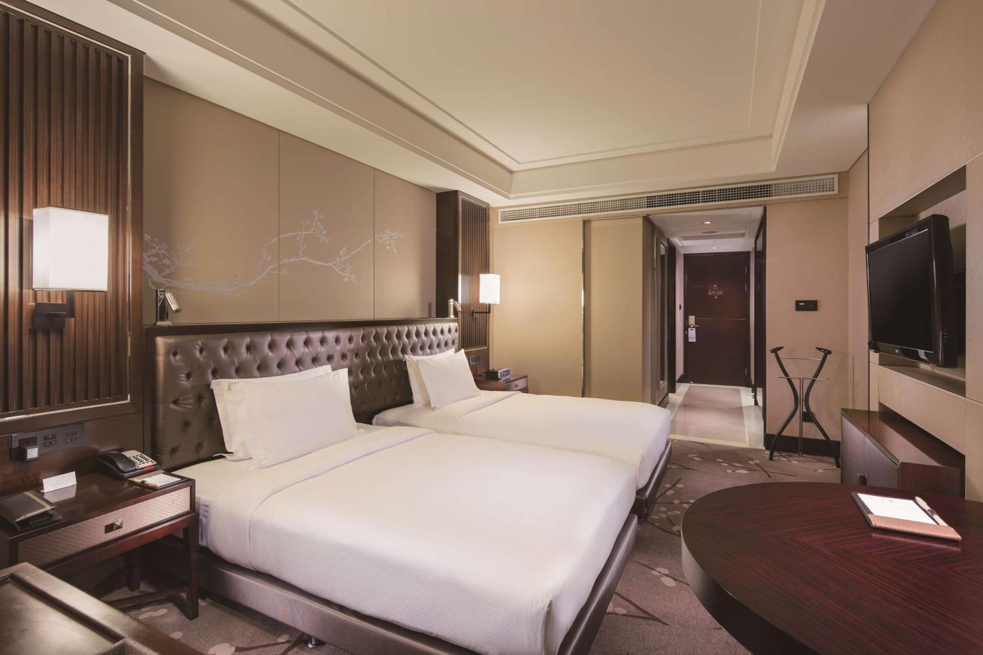 Отель Doubletree By Hilton Chongqing - Guanyinqiao Railway Station Экстерьер фото