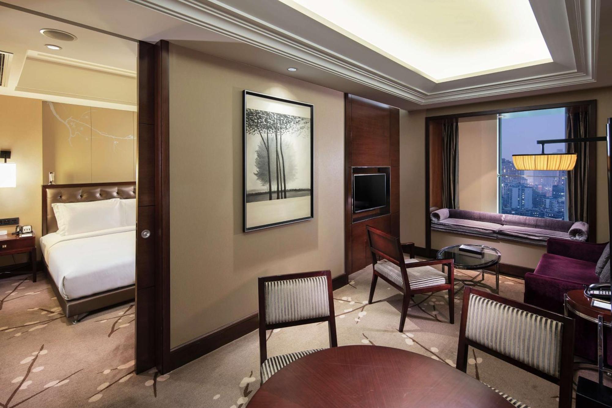 Отель Doubletree By Hilton Chongqing - Guanyinqiao Railway Station Экстерьер фото