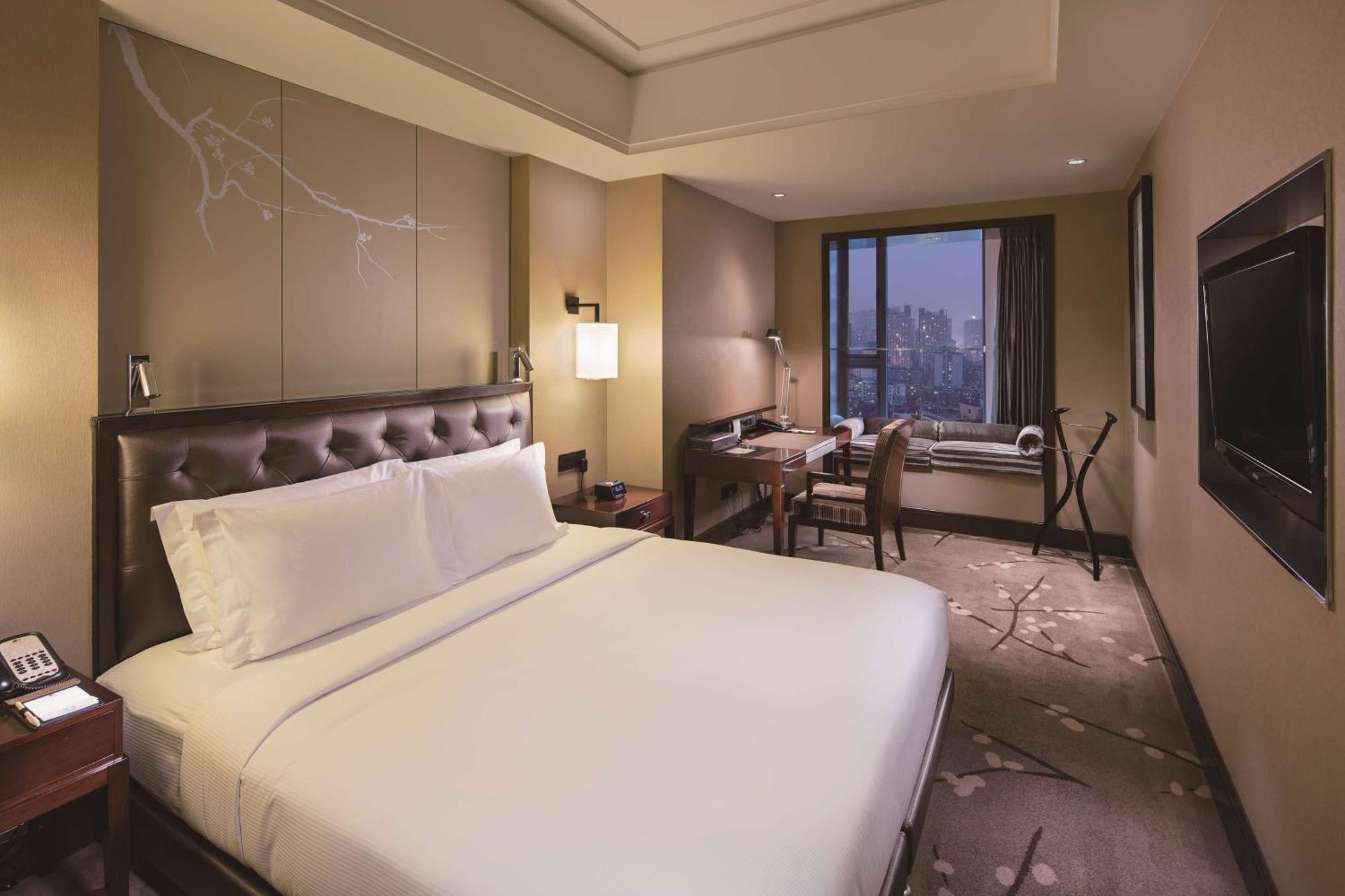 Отель Doubletree By Hilton Chongqing - Guanyinqiao Railway Station Экстерьер фото
