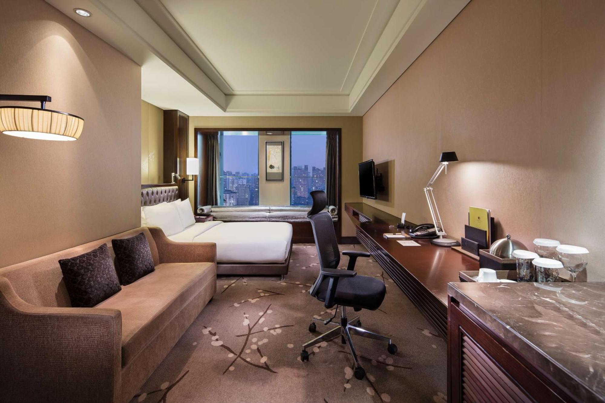 Отель Doubletree By Hilton Chongqing - Guanyinqiao Railway Station Экстерьер фото