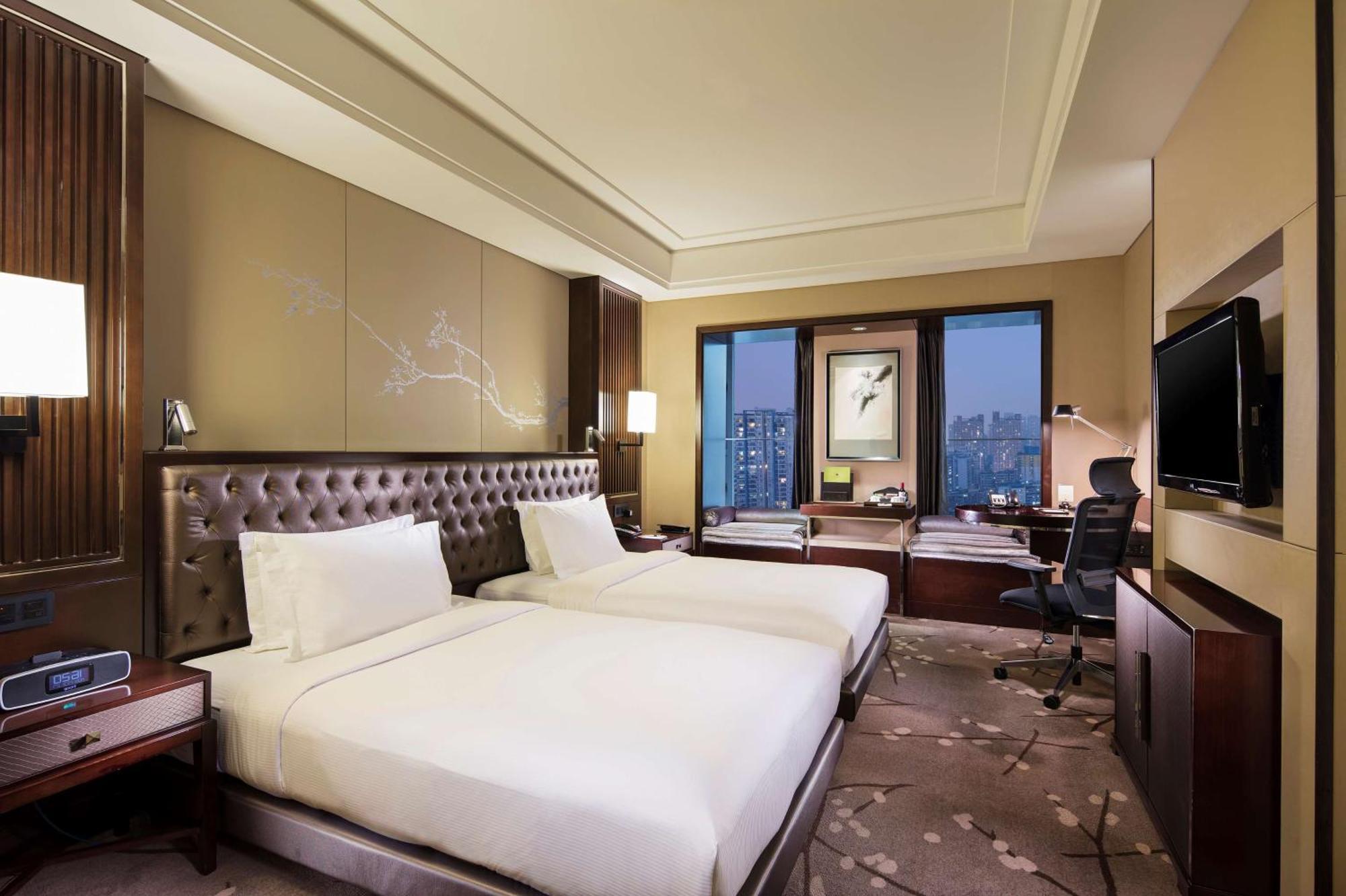 Отель Doubletree By Hilton Chongqing - Guanyinqiao Railway Station Экстерьер фото