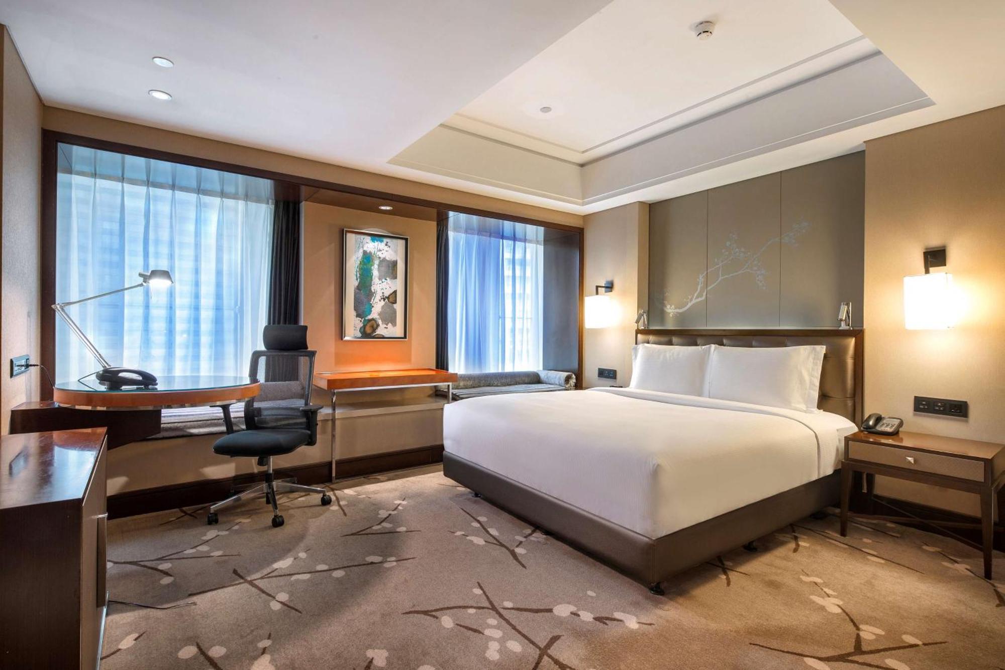 Отель Doubletree By Hilton Chongqing - Guanyinqiao Railway Station Экстерьер фото