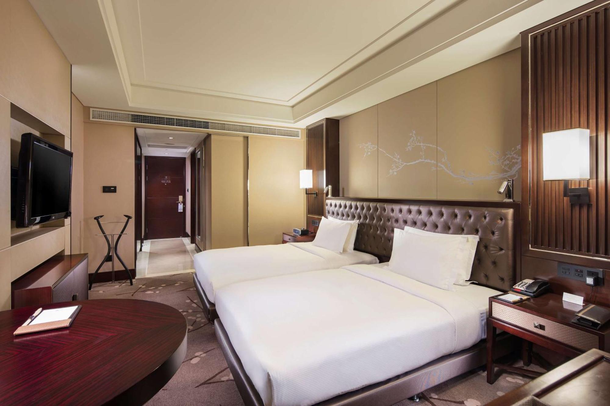 Отель Doubletree By Hilton Chongqing - Guanyinqiao Railway Station Экстерьер фото