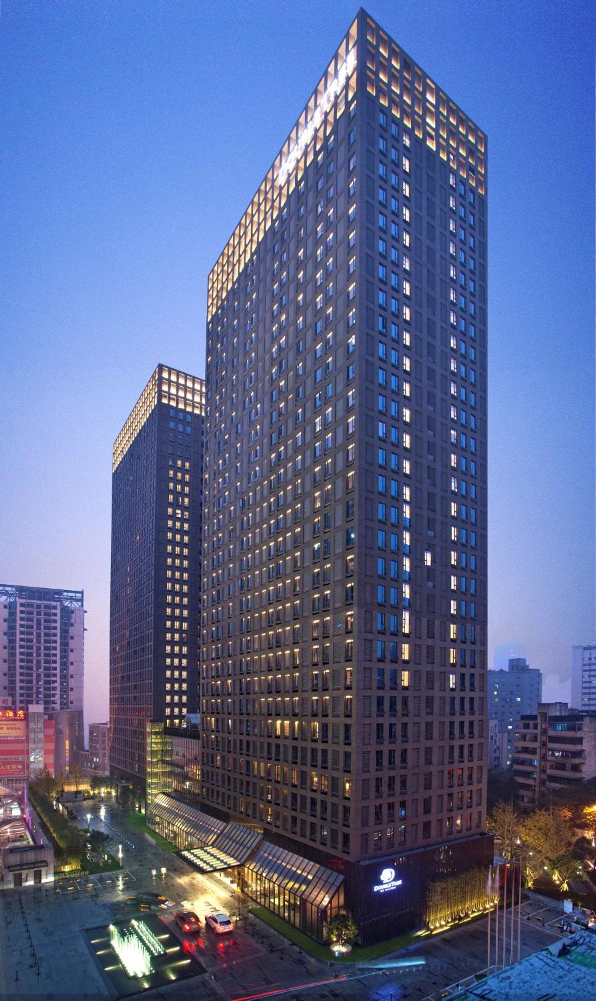 Отель Doubletree By Hilton Chongqing - Guanyinqiao Railway Station Экстерьер фото